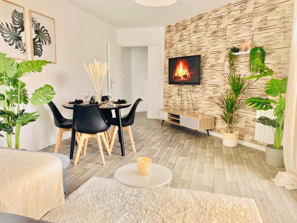 T2 Tres Charmant A Cergy Le Haut A Seulement 2 Min A Pied De La Gare !! Parking Prive Apartment Exterior foto