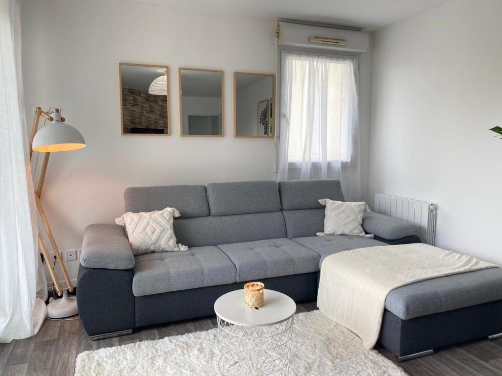 T2 Tres Charmant A Cergy Le Haut A Seulement 2 Min A Pied De La Gare !! Parking Prive Apartment Exterior foto